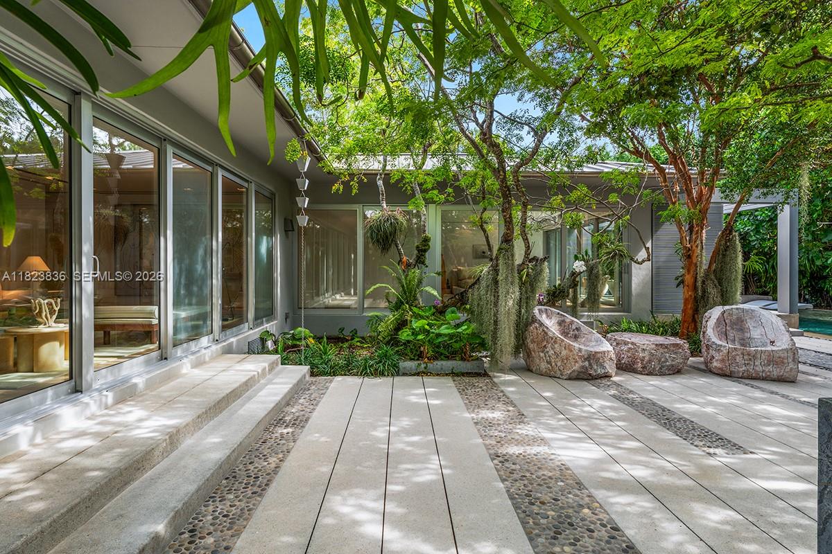 11 La Gorce Cir, Miami Beach FL 33141