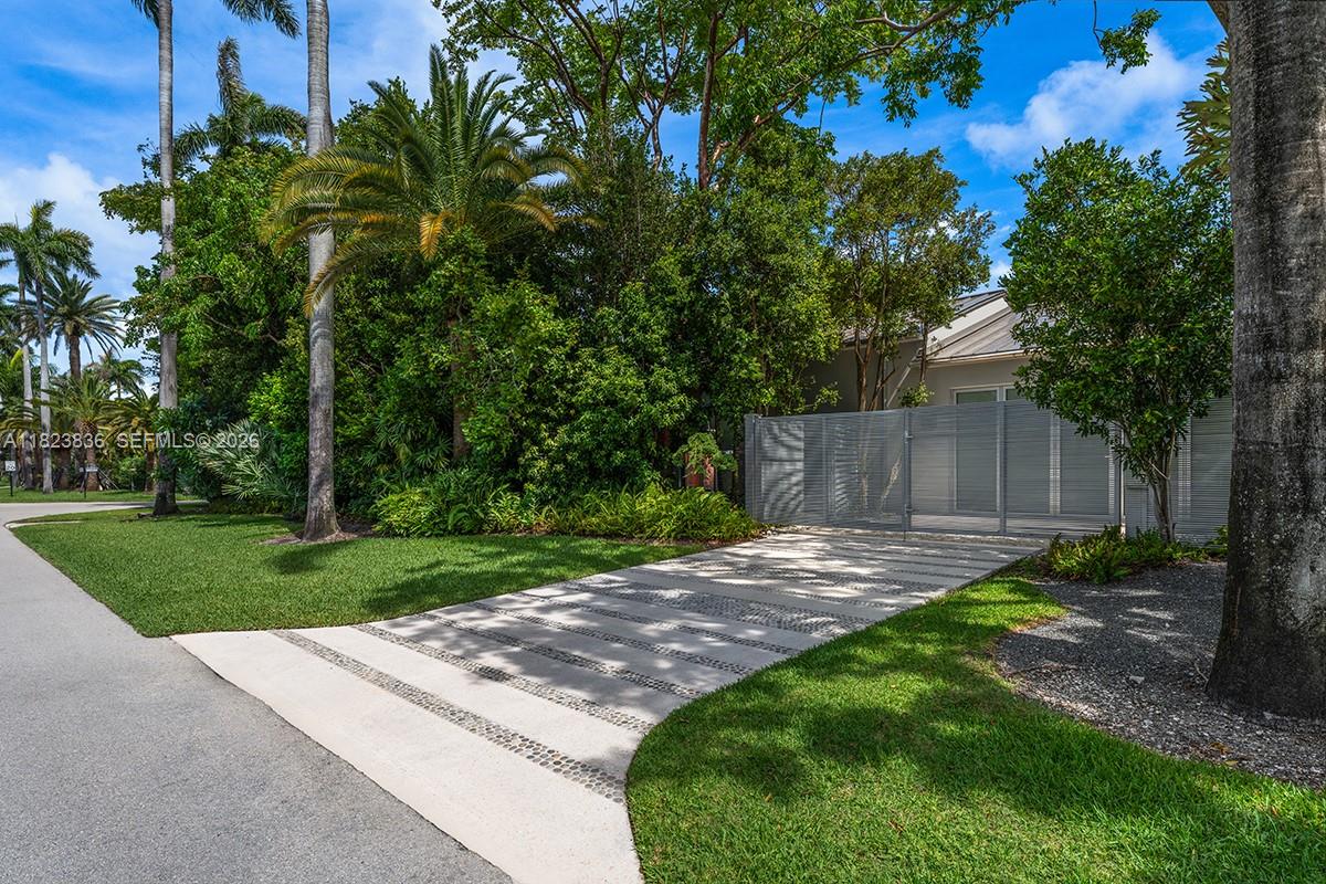 11 La Gorce Cir, Miami Beach FL 33141