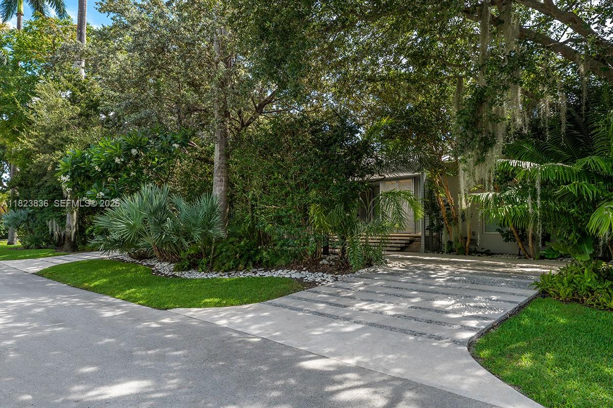 11 La Gorce Cir, Miami Beach FL 33141