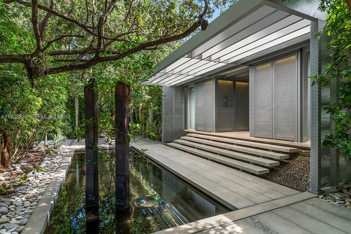 11 La Gorce Cir, Miami Beach FL 33141