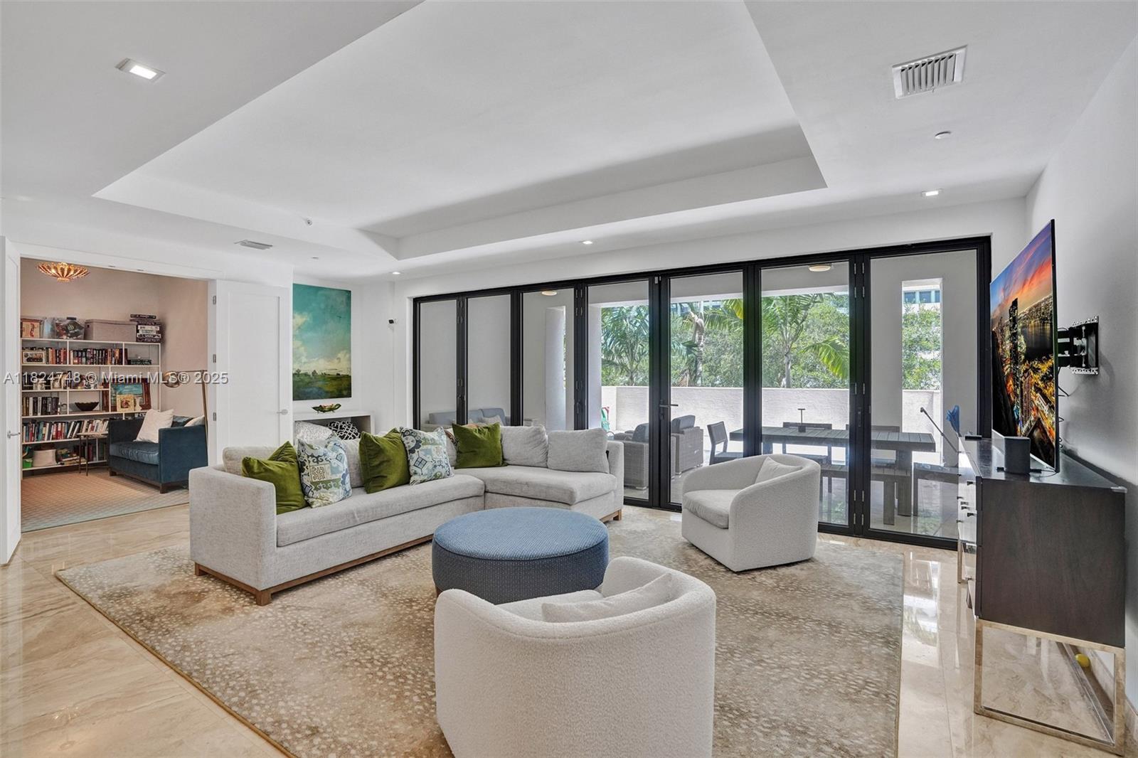 718 Valencia Ave #204, Coral Gables FL 33134