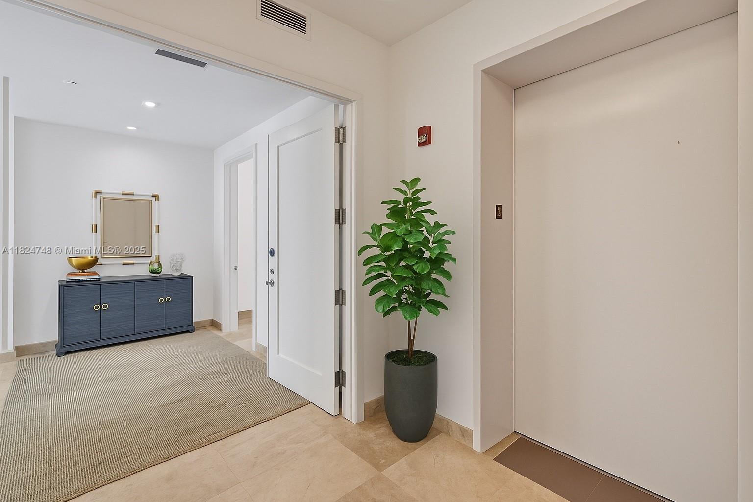 718 Valencia Ave #204, Coral Gables FL 33134