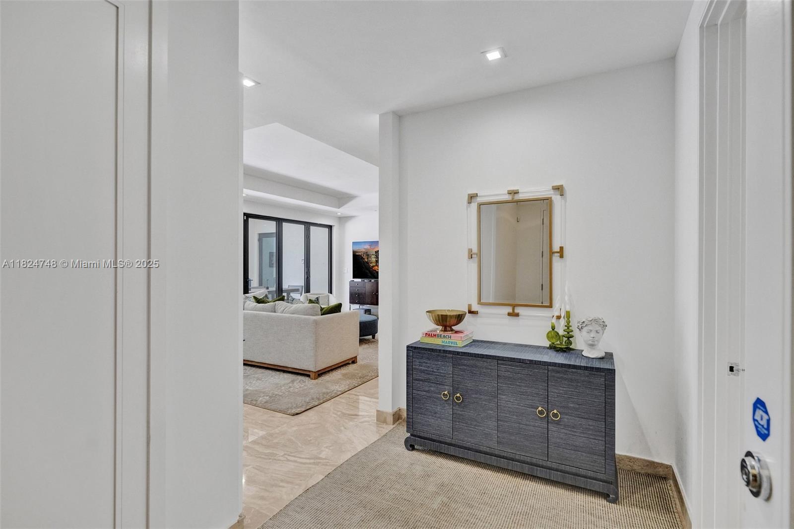 718 Valencia Ave #204, Coral Gables FL 33134