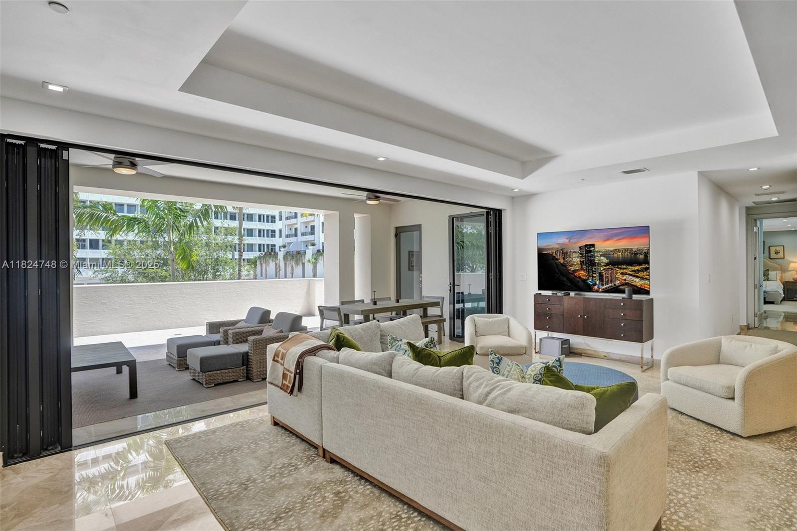 718 Valencia Ave #204, Coral Gables FL 33134
