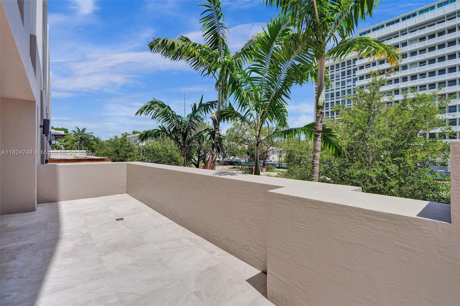 718 Valencia Ave #204, Coral Gables FL 33134