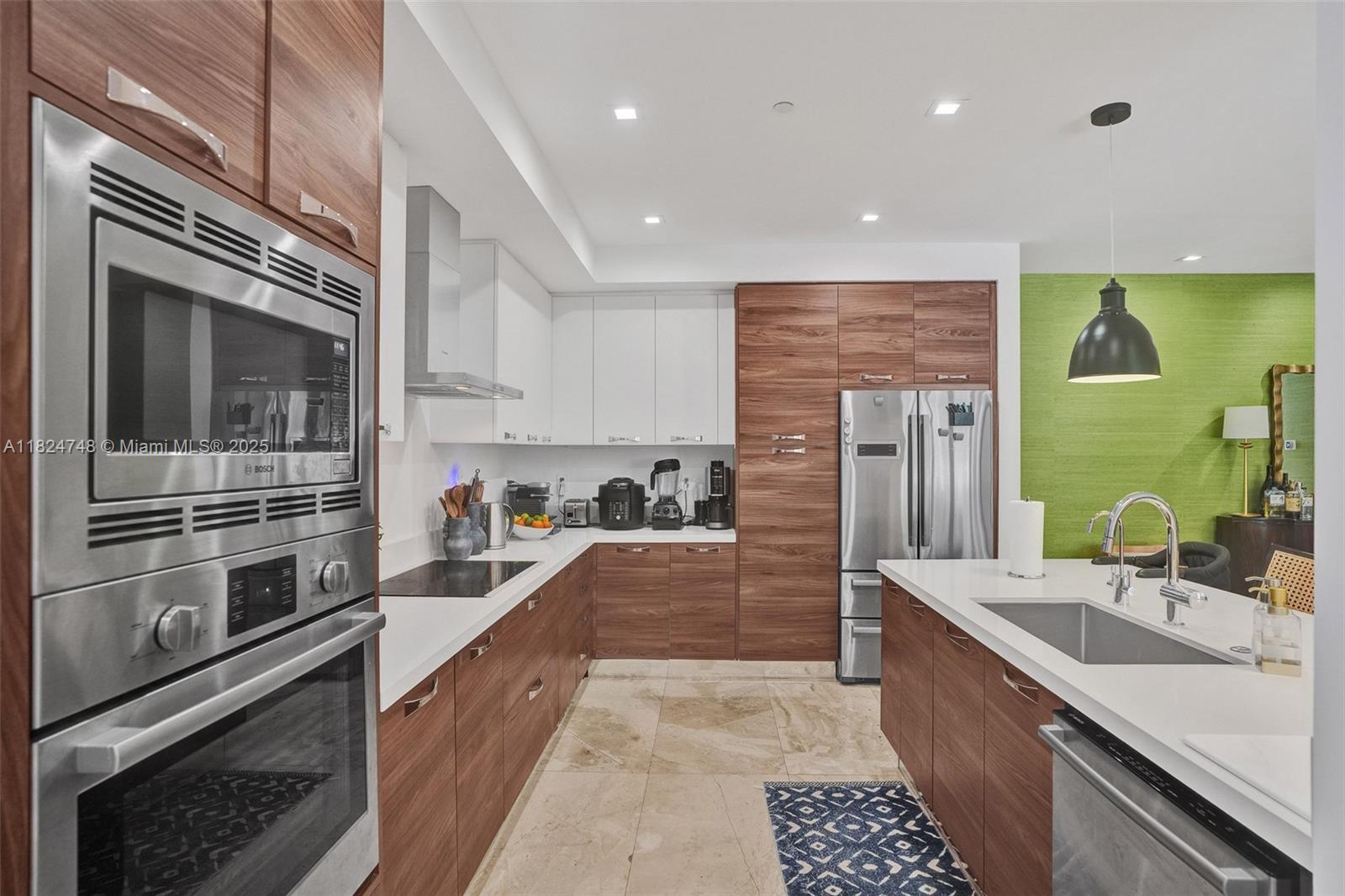 718 Valencia Ave #204, Coral Gables FL 33134