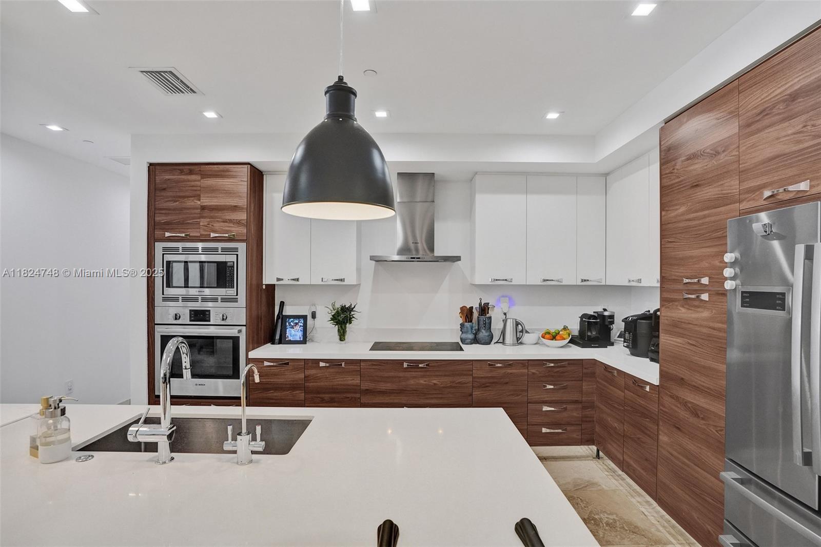 718 Valencia Ave #204, Coral Gables FL 33134