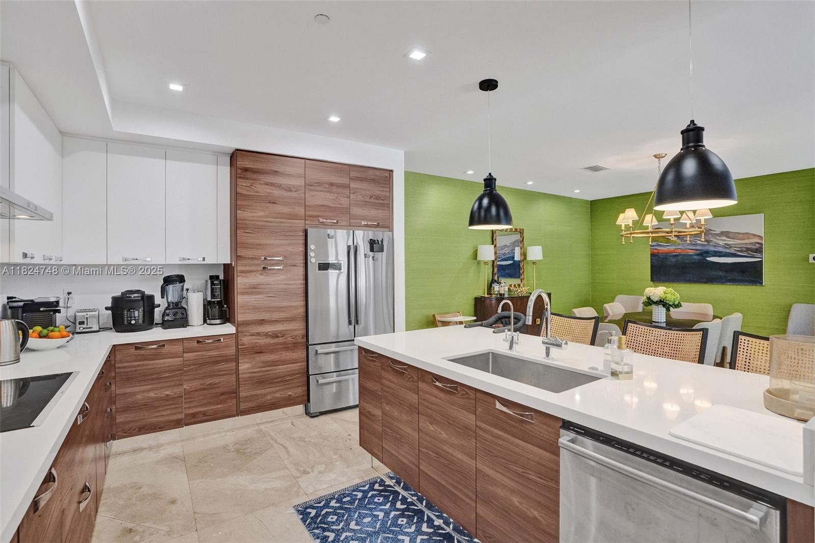 718 Valencia Ave #204, Coral Gables FL 33134