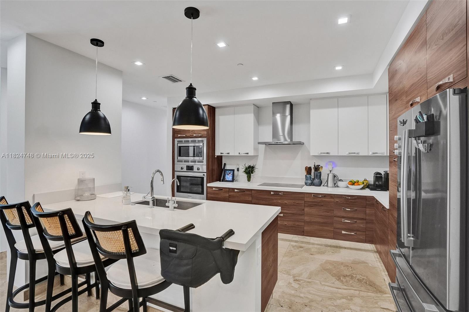 718 Valencia Ave #204, Coral Gables FL 33134
