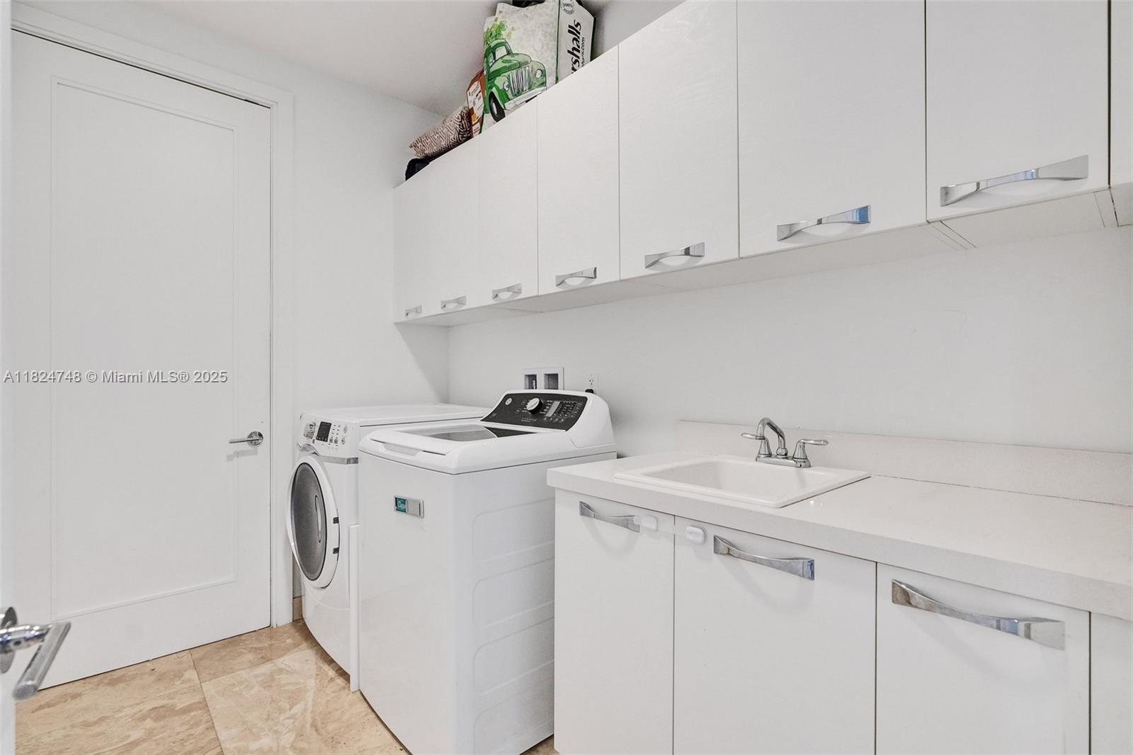 718 Valencia Ave #204, Coral Gables FL 33134