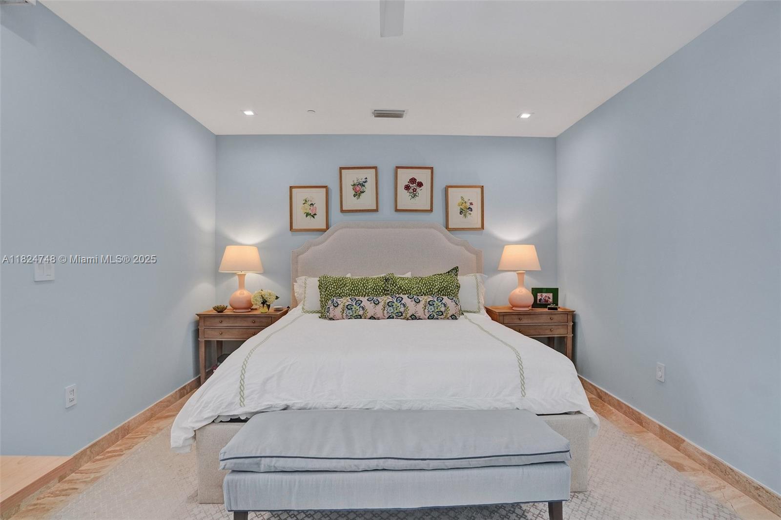 718 Valencia Ave #204, Coral Gables FL 33134