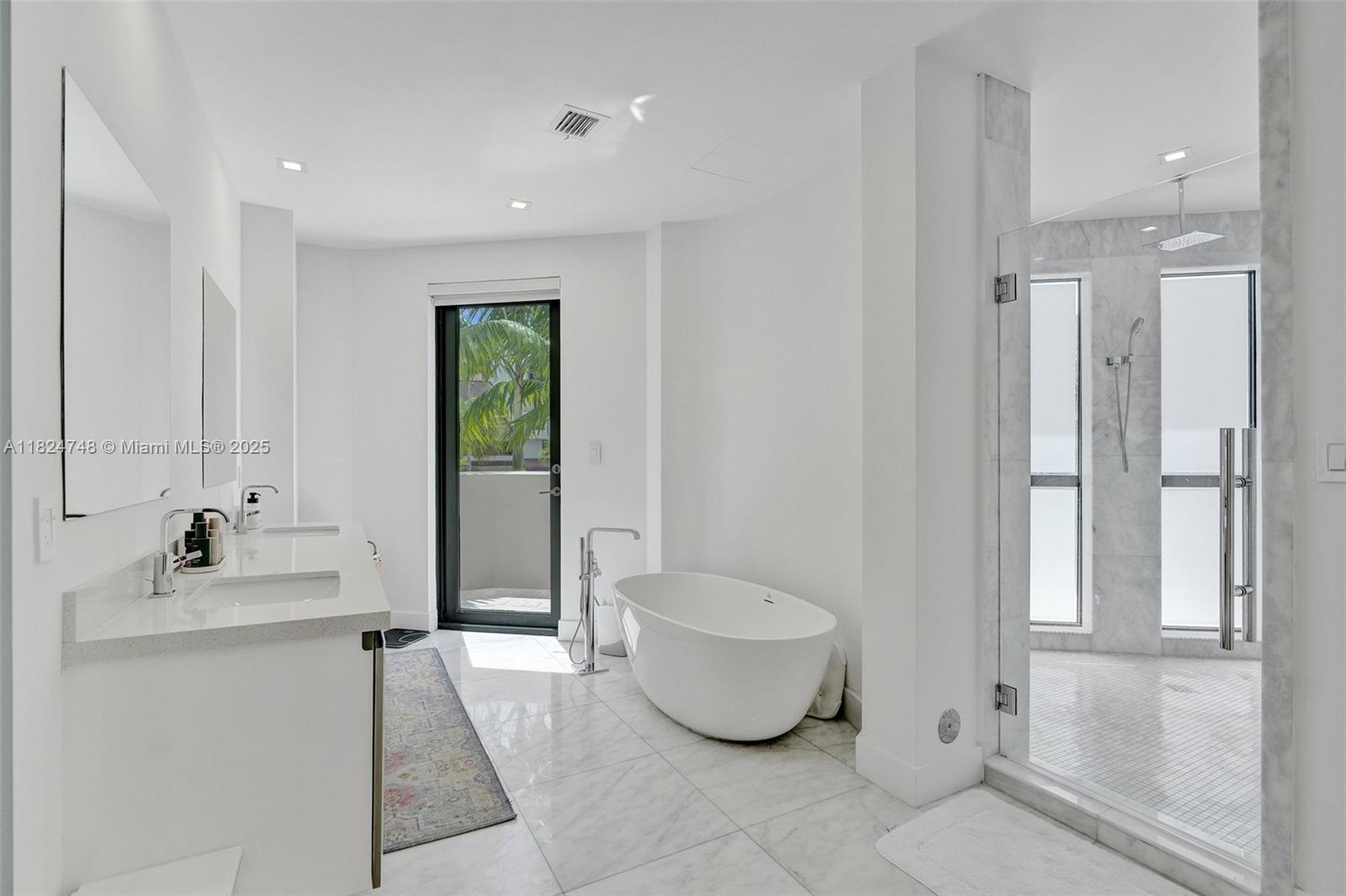 718 Valencia Ave #204, Coral Gables FL 33134