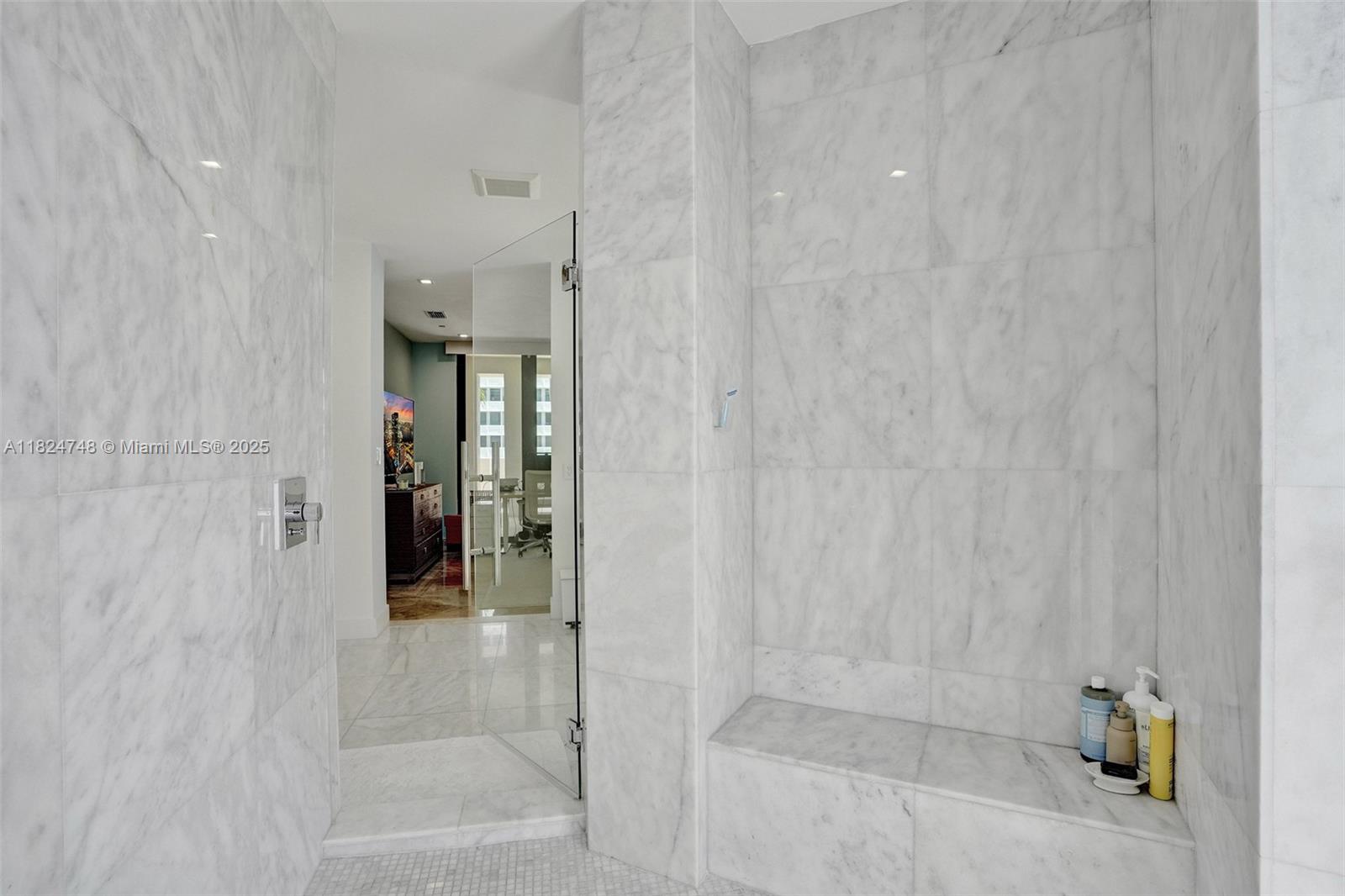 718 Valencia Ave #204, Coral Gables FL 33134