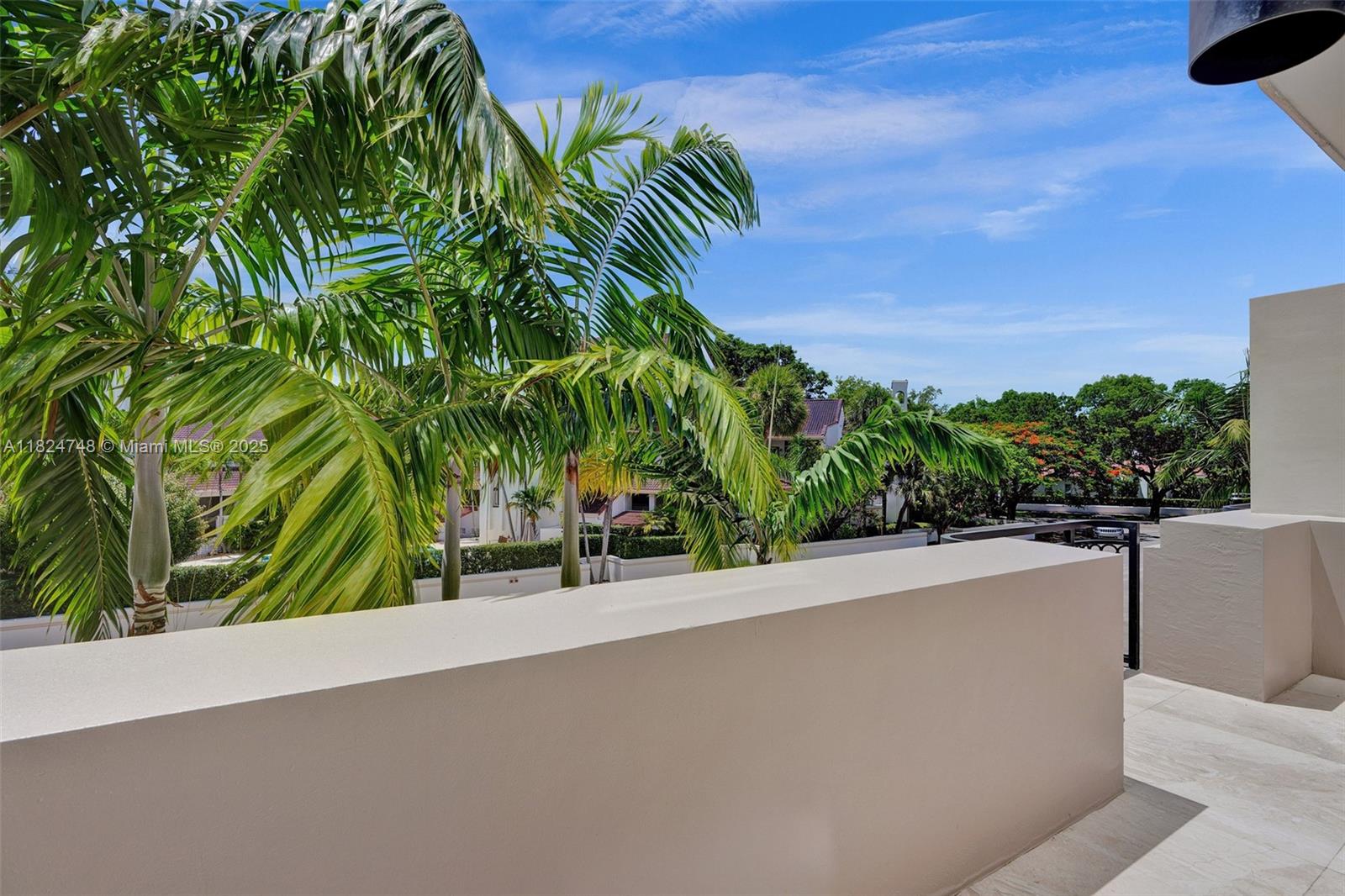 718 Valencia Ave #204, Coral Gables FL 33134