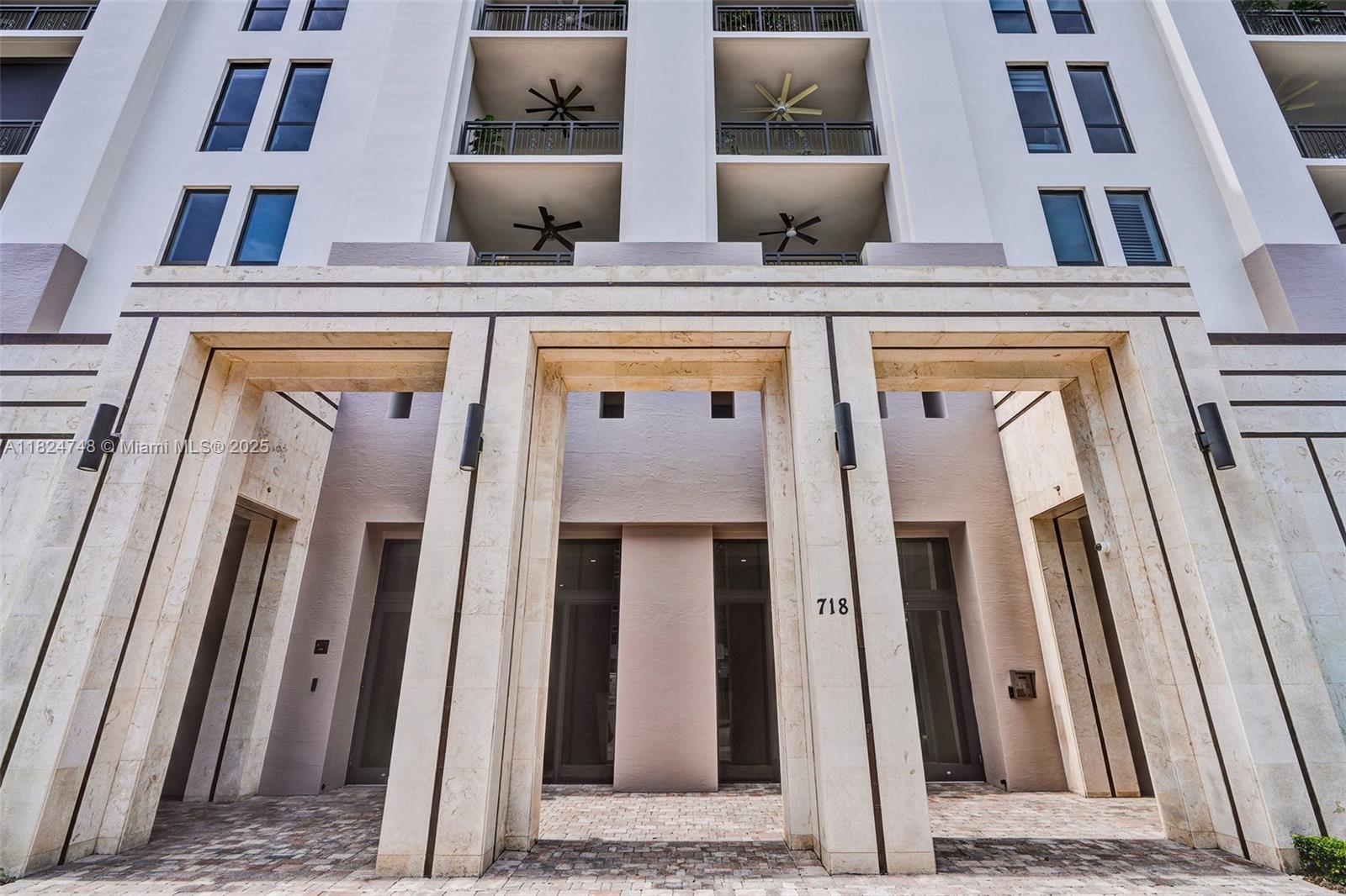 718 Valencia Ave #204, Coral Gables FL 33134