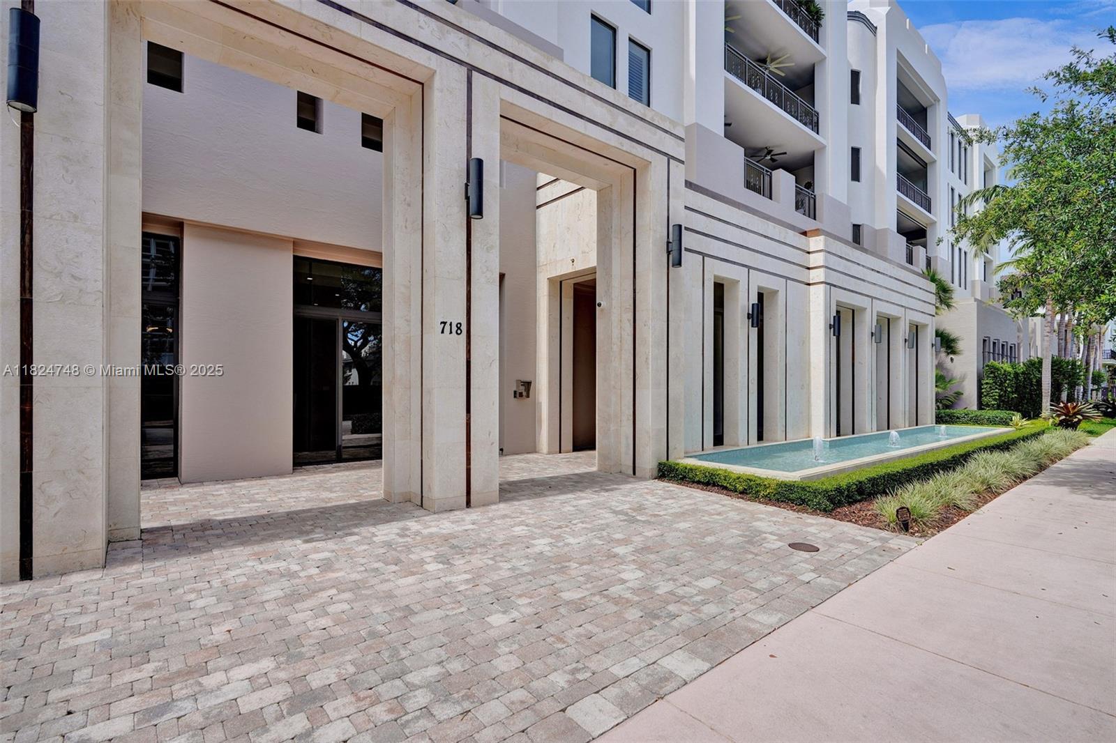 718 Valencia Ave #204, Coral Gables FL 33134