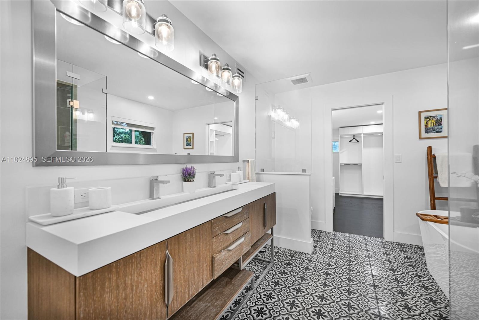 150 NE 50 #A, Miami FL 33137