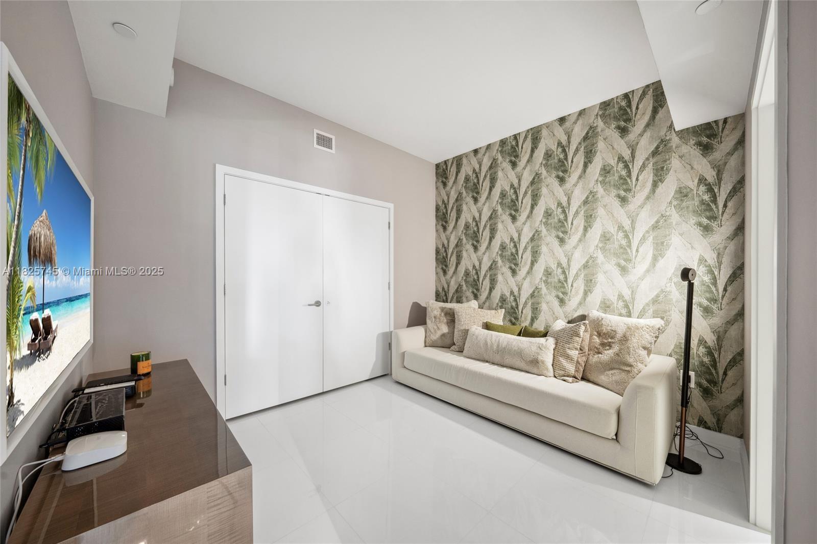 851 NE 1st Ave #907, Miami FL 33132