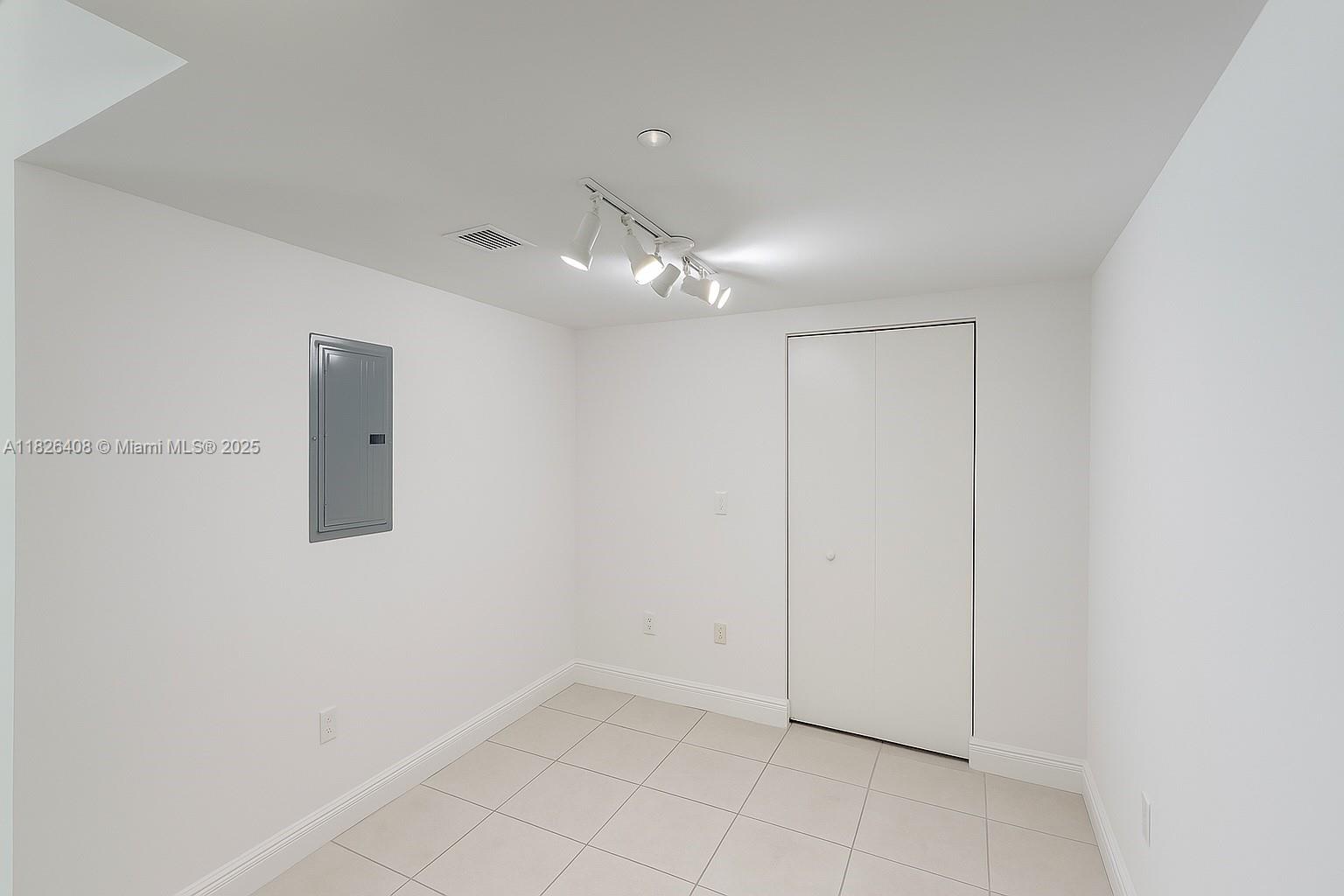350 S Miami Ave #1206, Miami FL 33130