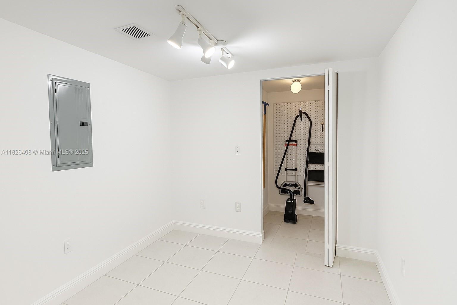 350 S Miami Ave #1206, Miami FL 33130