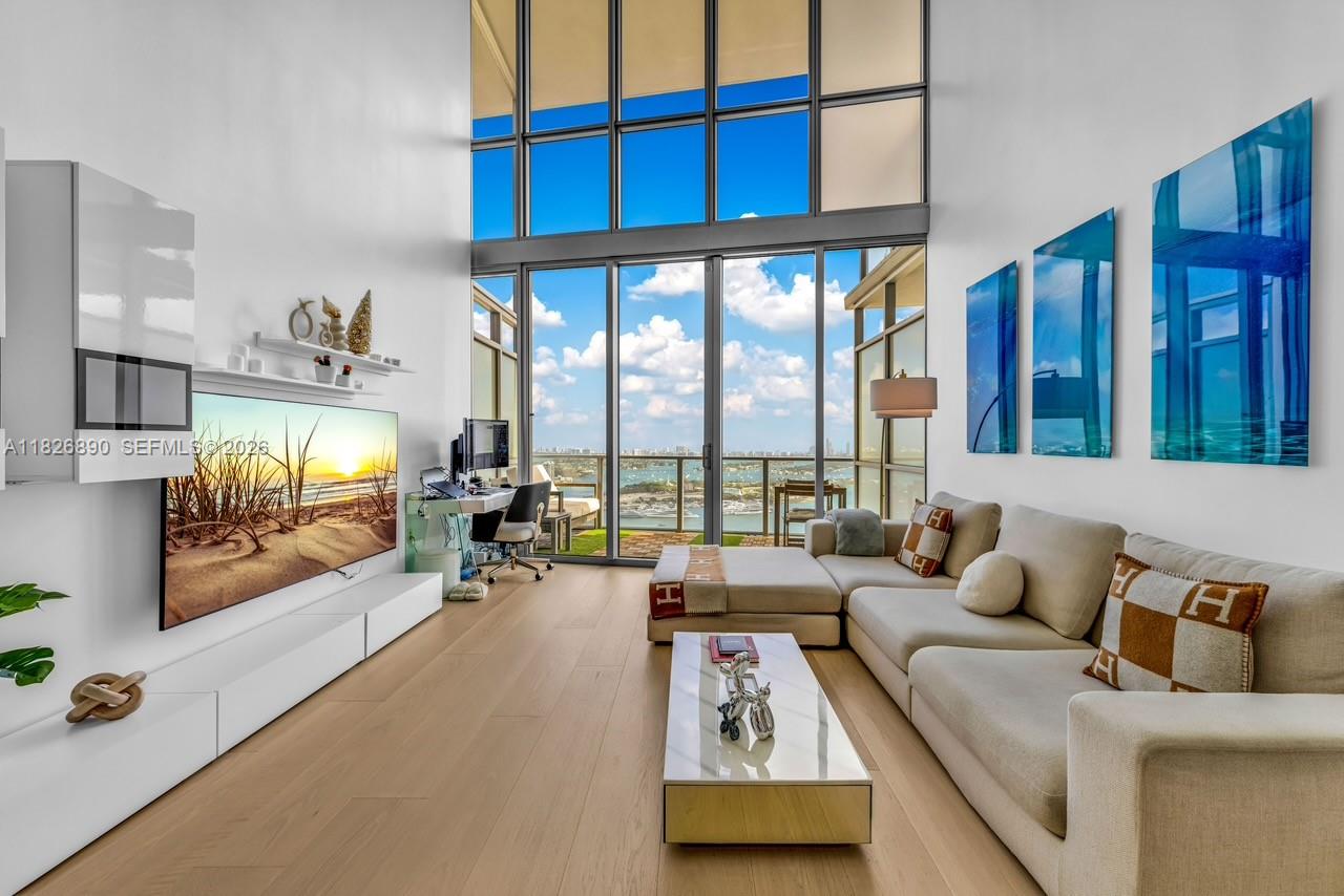 1100 Biscayne Blvd #4305, Miami FL 33132