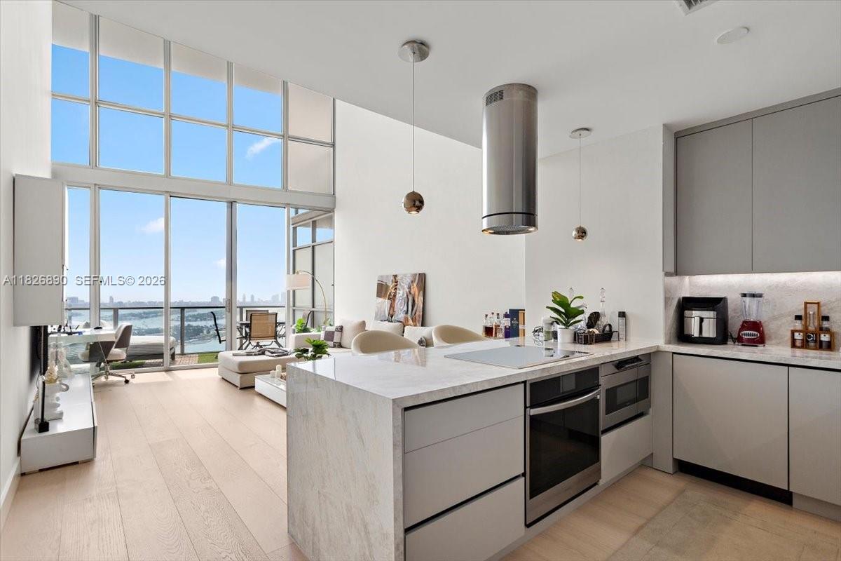 1100 Biscayne Blvd #4305, Miami FL 33132