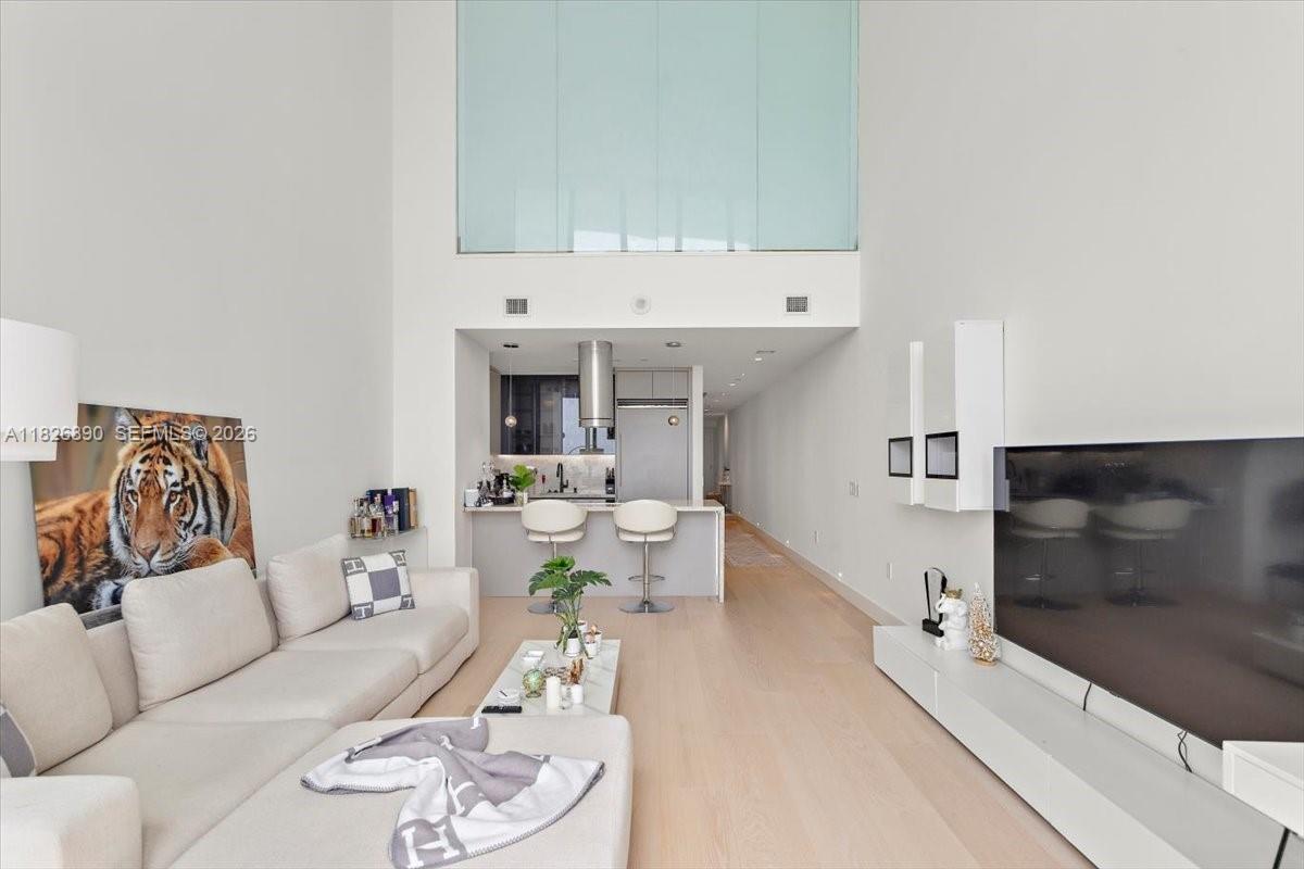 1100 Biscayne Blvd #4305, Miami FL 33132