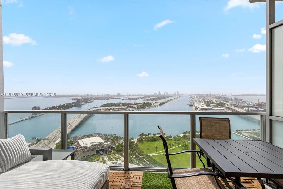 1100 Biscayne Blvd #4305, Miami FL 33132