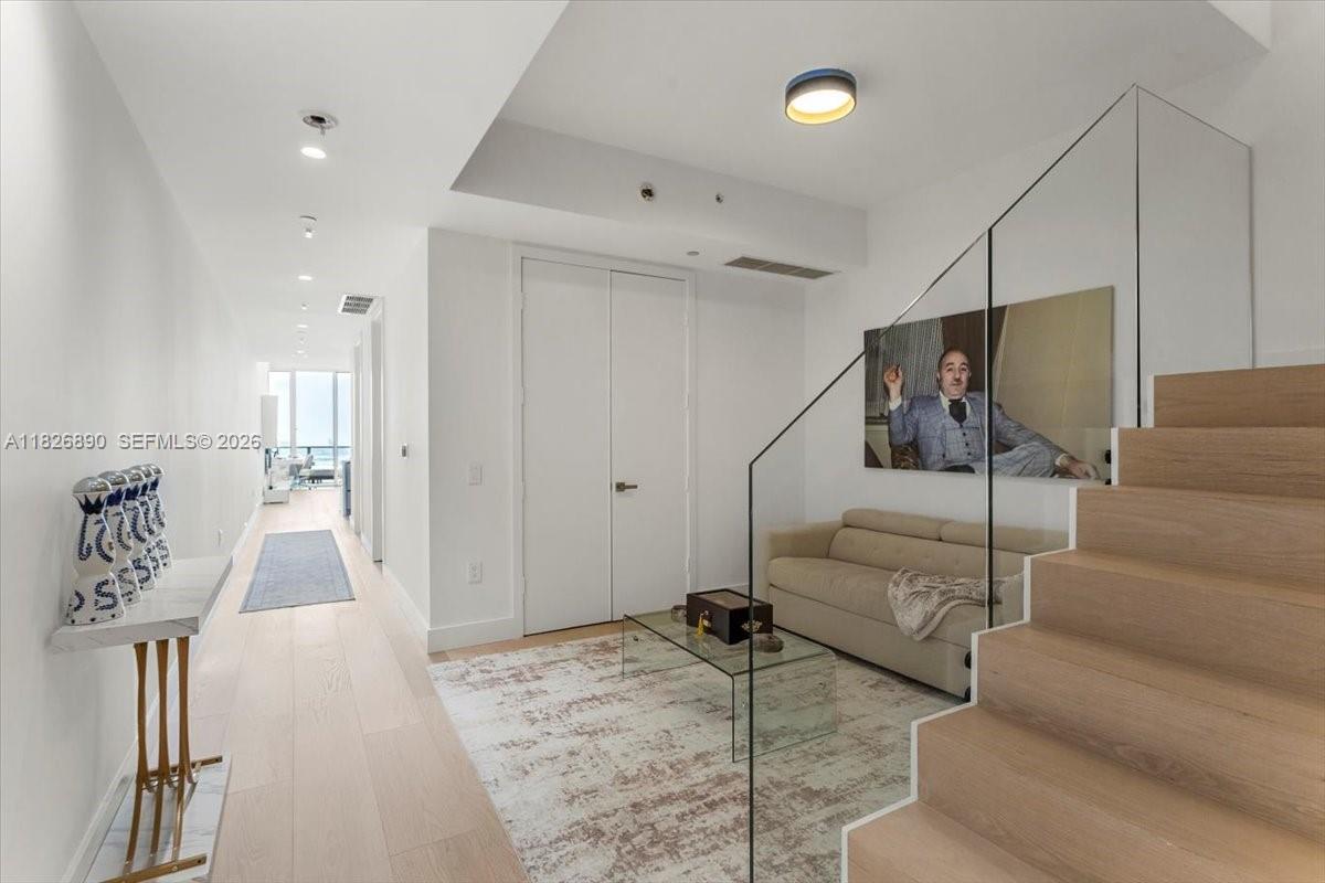 1100 Biscayne Blvd #4305, Miami FL 33132