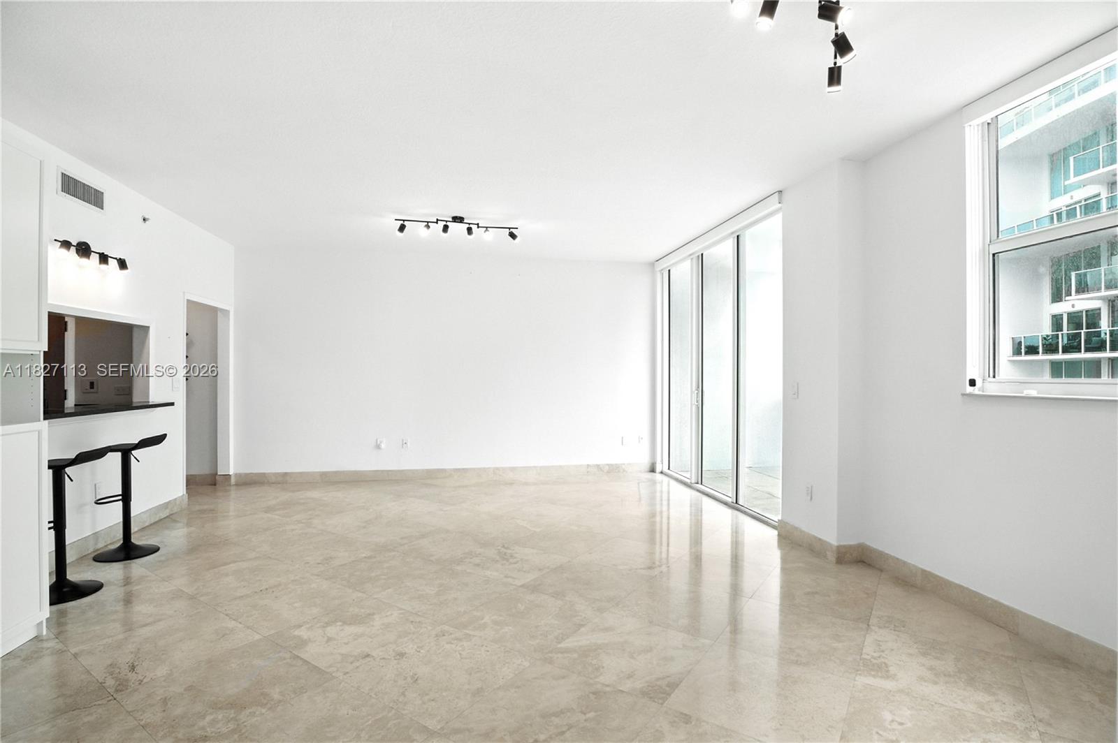 31 SE 5th St #4021, Miami FL 33131