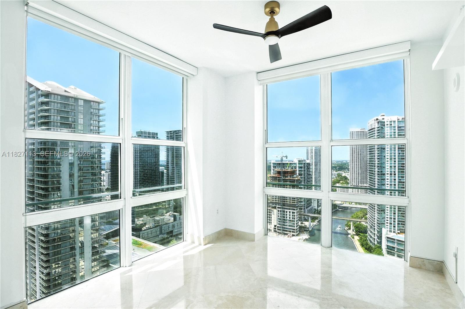 31 SE 5th St #4021, Miami FL 33131