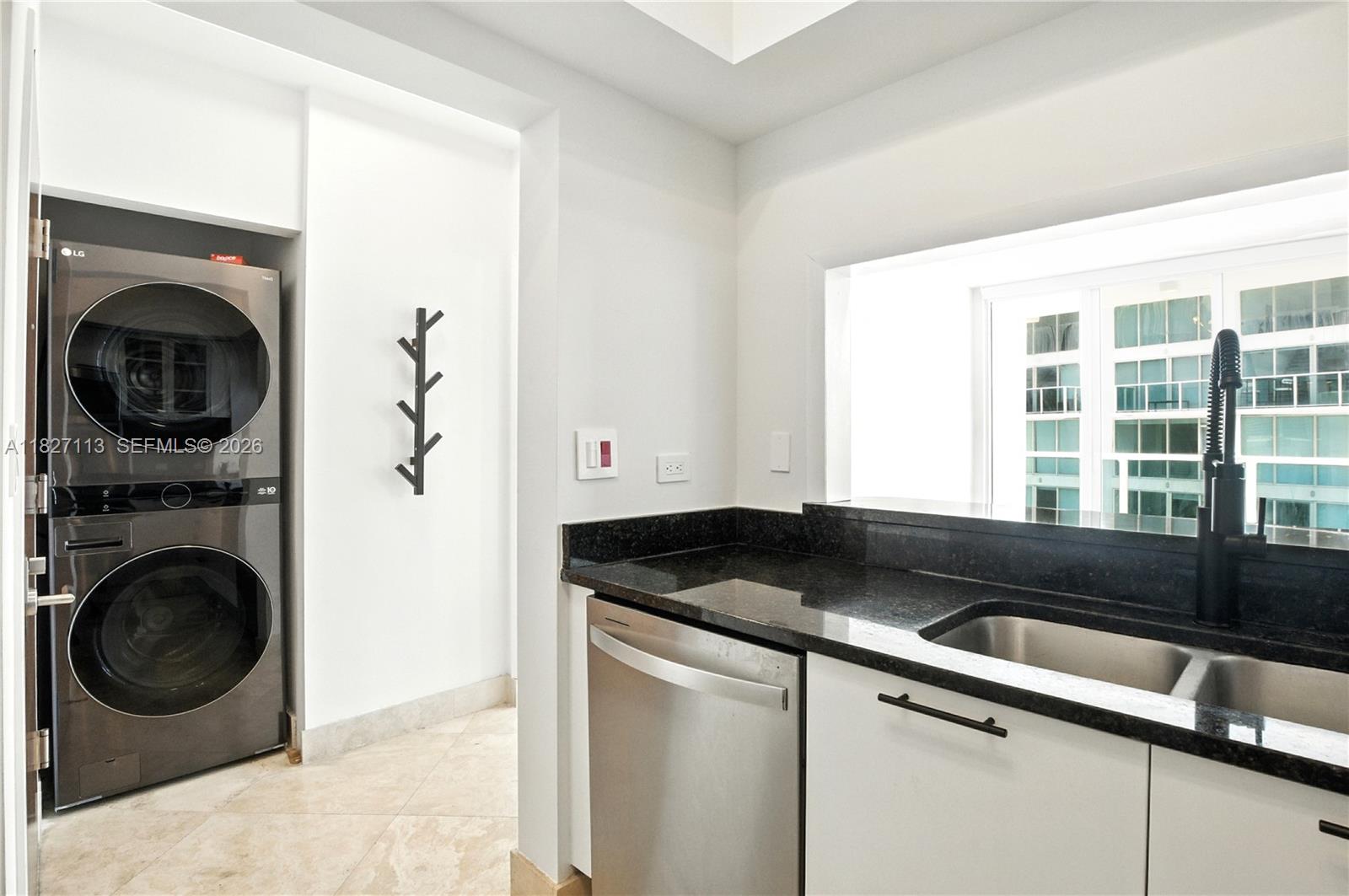 31 SE 5th St #4021, Miami FL 33131