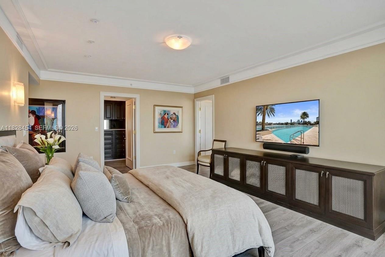 20201 E Country Club Dr #901, Aventura FL 33180