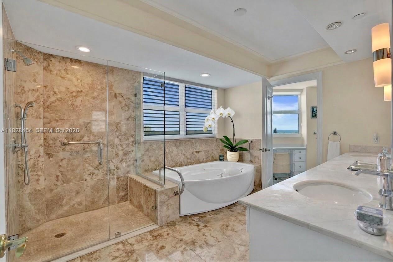 20201 E Country Club Dr #901, Aventura FL 33180