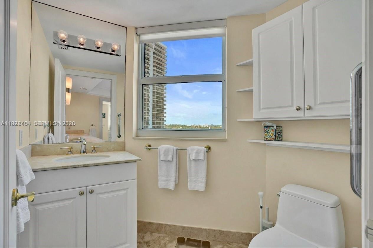 20201 E Country Club Dr #901, Aventura FL 33180