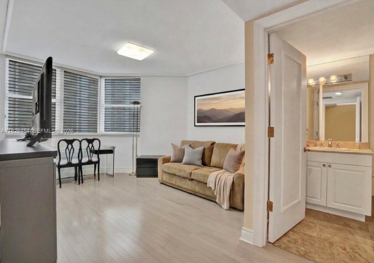 20201 E Country Club Dr #901, Aventura FL 33180