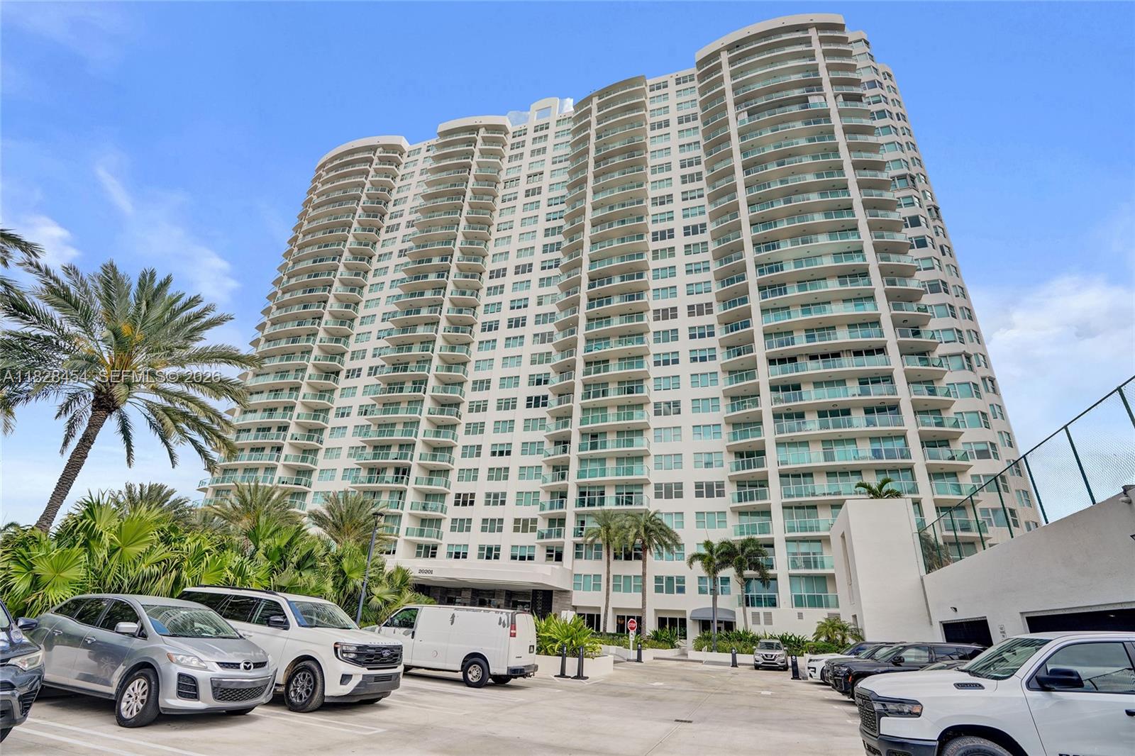 20201 E Country Club Dr #901, Aventura FL 33180
