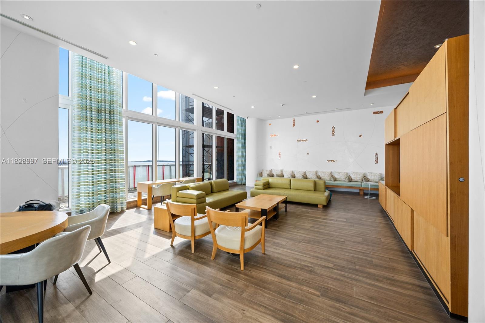 50 Biscayne Blvd #4706, Miami FL 33132