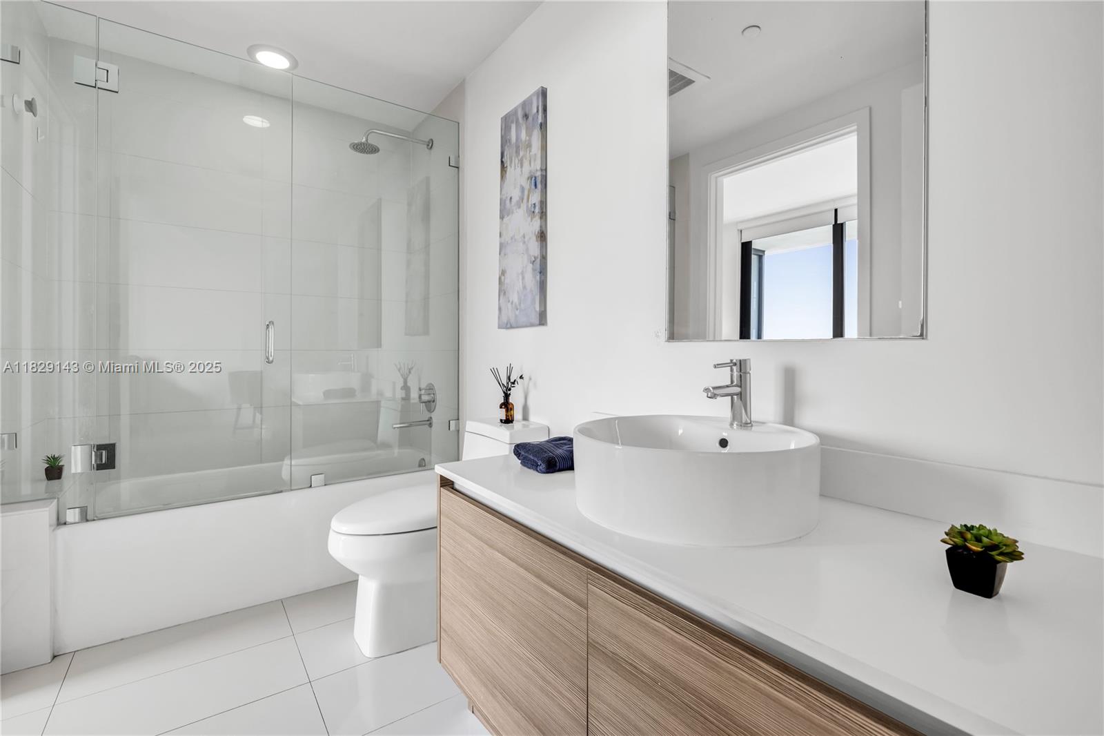 121 NE 34th St #1514, Miami FL 33137