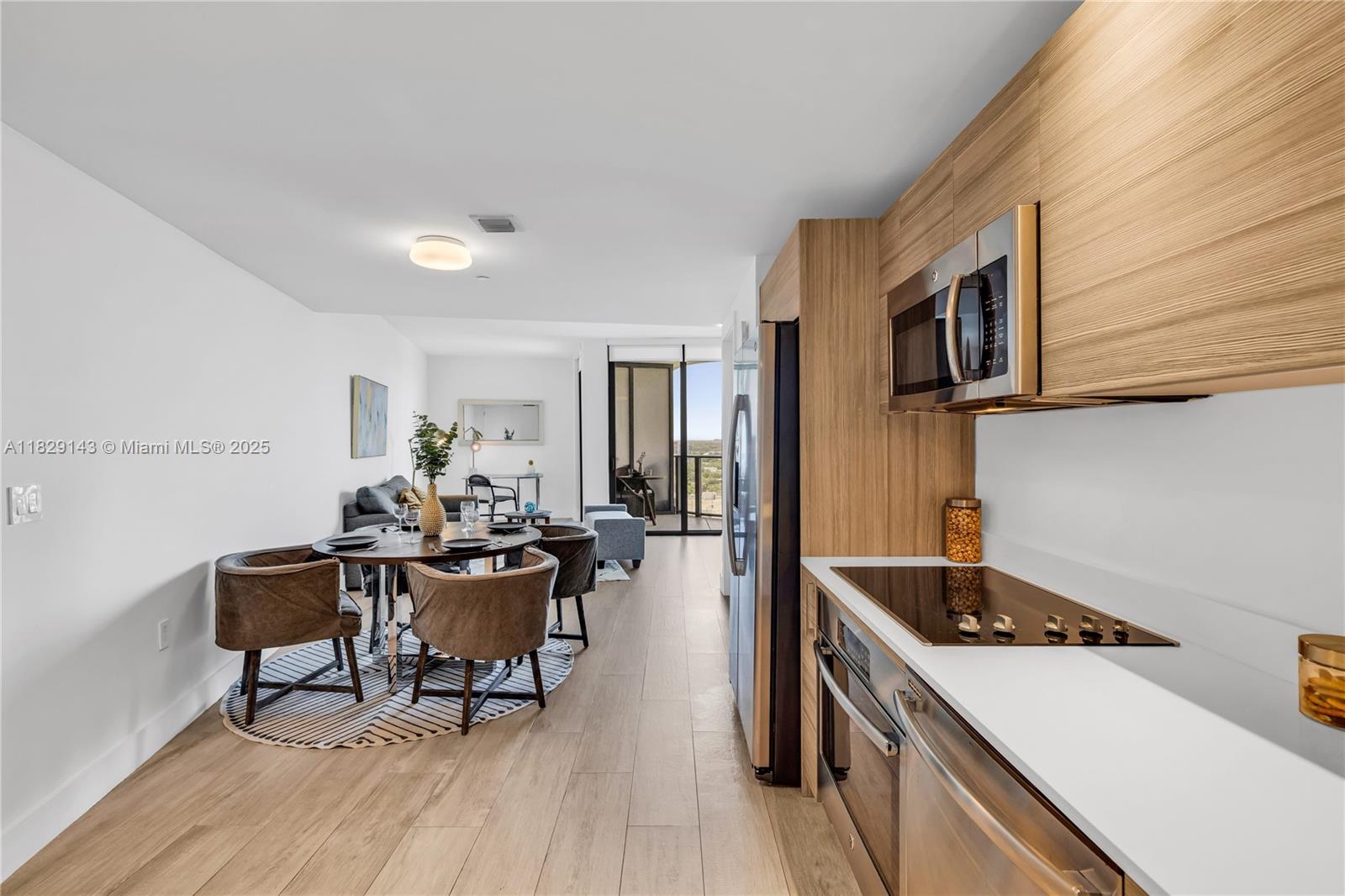121 NE 34th St #1514, Miami FL 33137