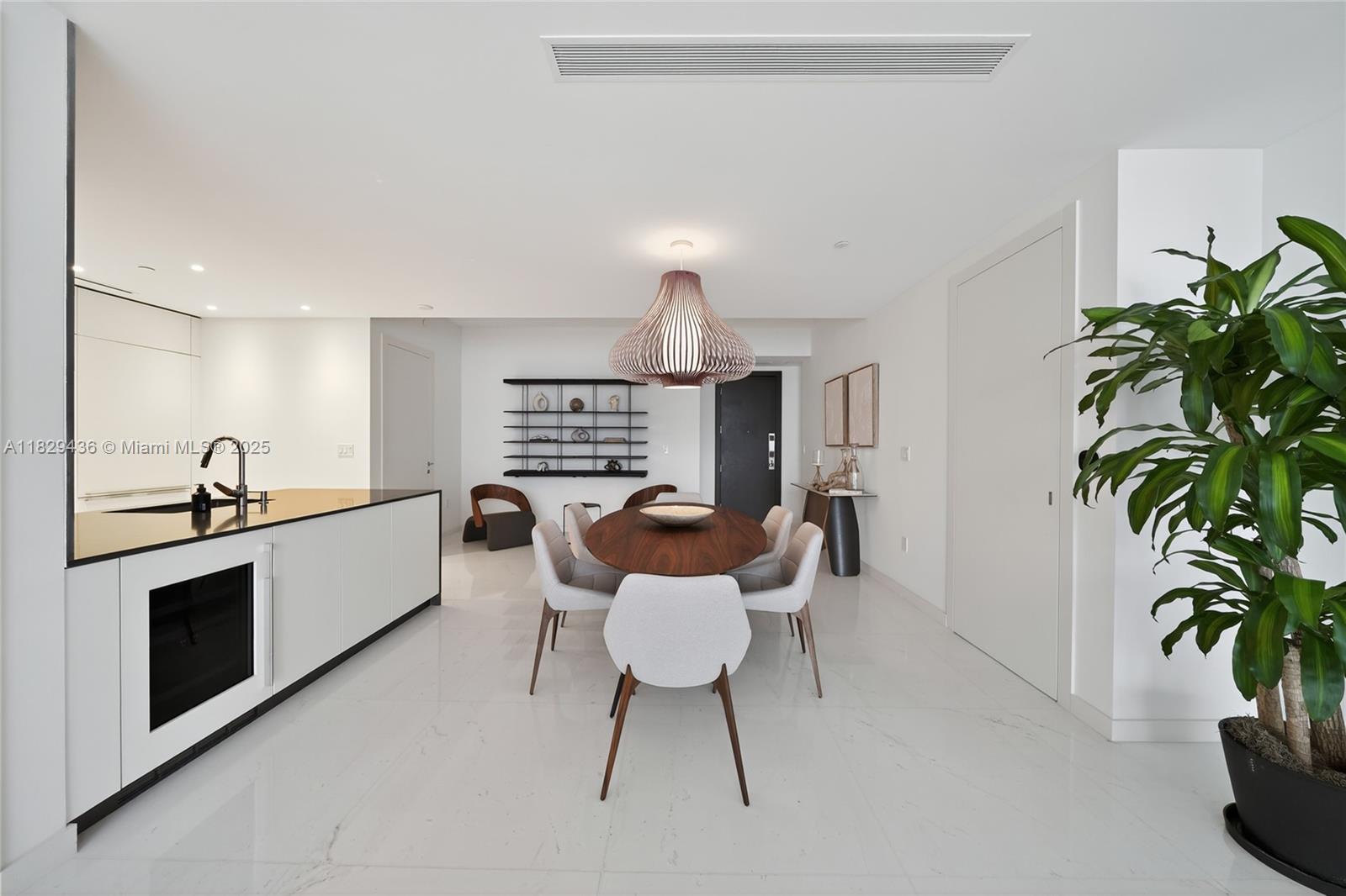 300 Biscayne Boulevard Way #5009W, Miami FL 33131