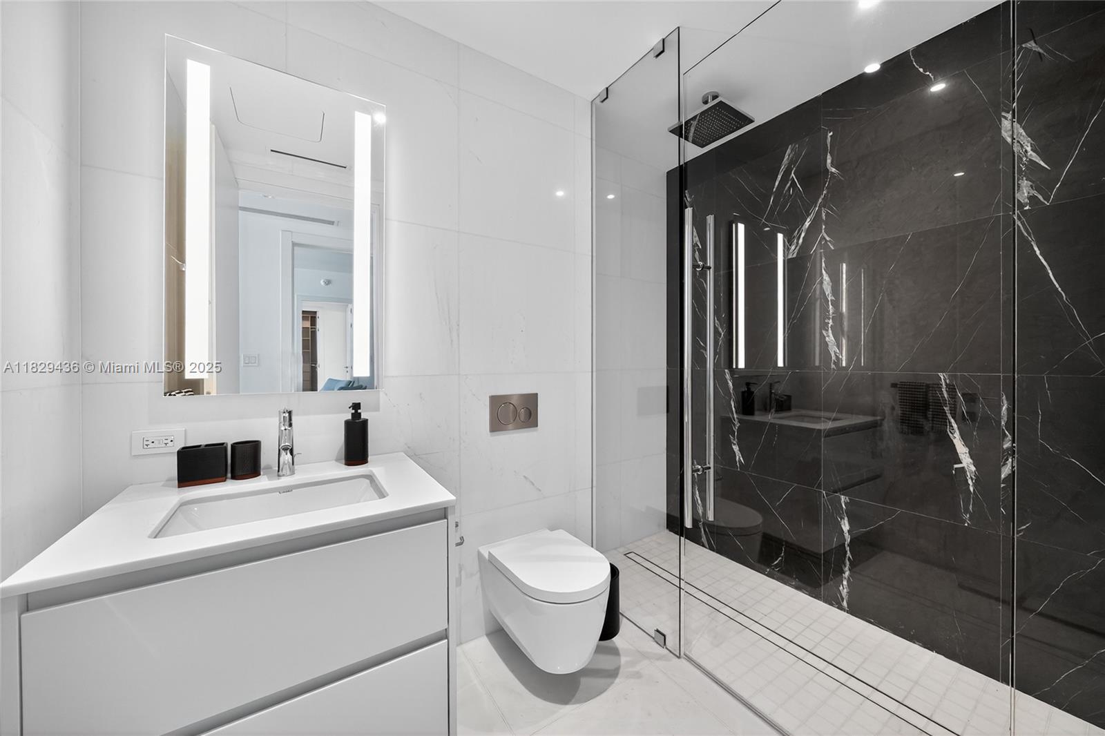 300 Biscayne Boulevard Way #5009W, Miami FL 33131
