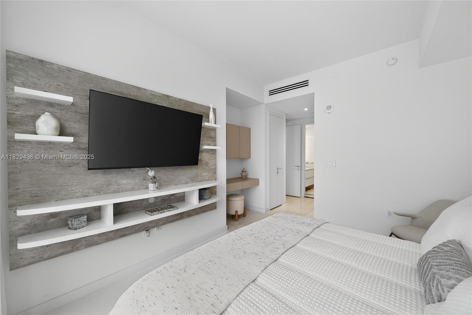 300 Biscayne Boulevard Way #5009W, Miami FL 33131