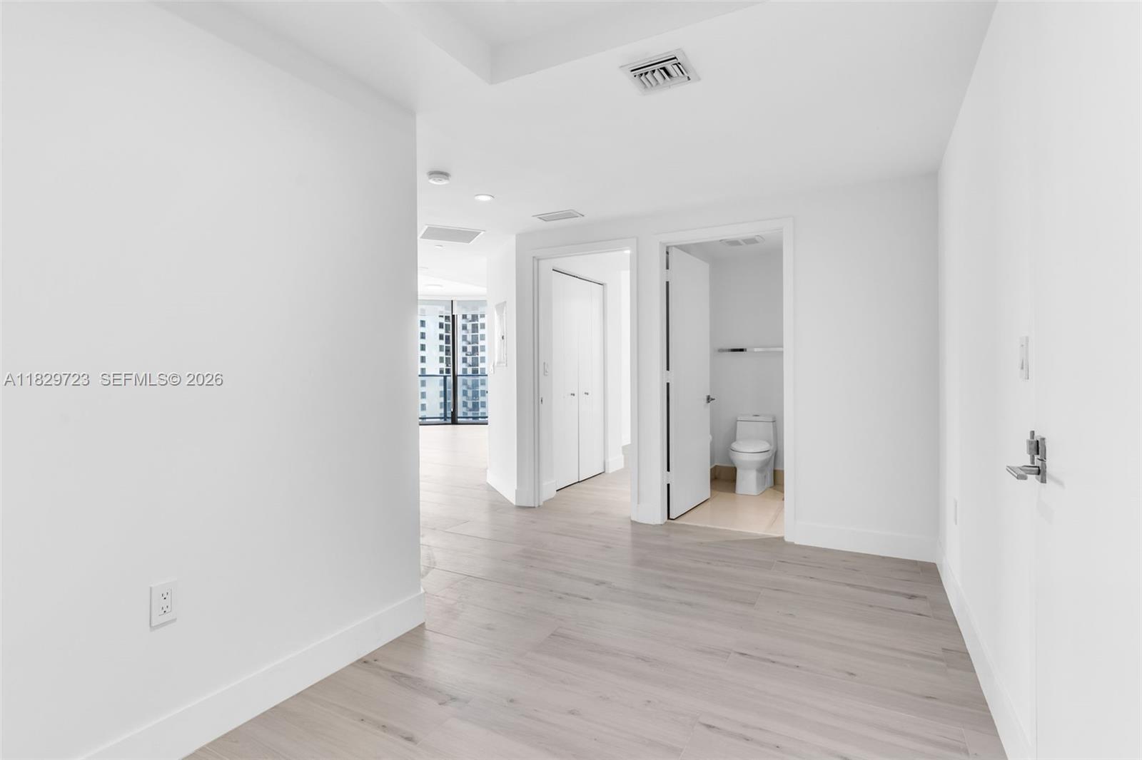45 SW 9th St #1706, Miami FL 33130