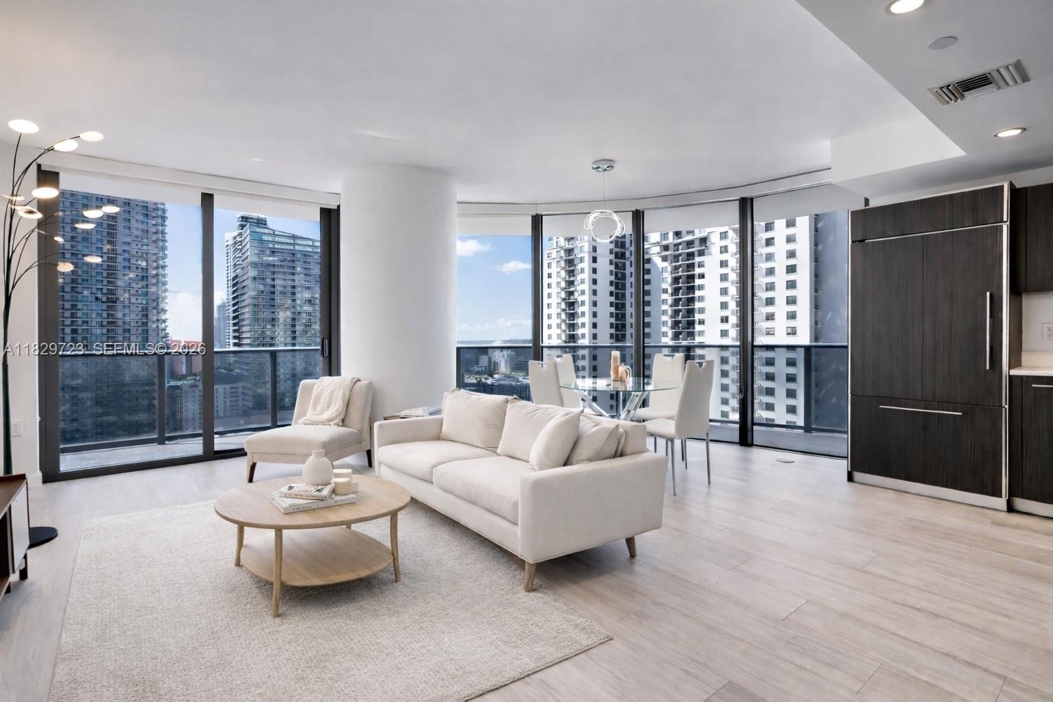45 SW 9th St #1706, Miami FL 33130