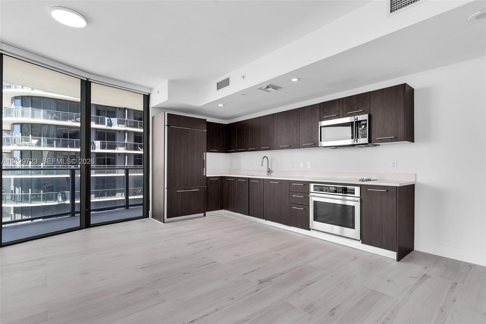 45 SW 9th St #1706, Miami FL 33130