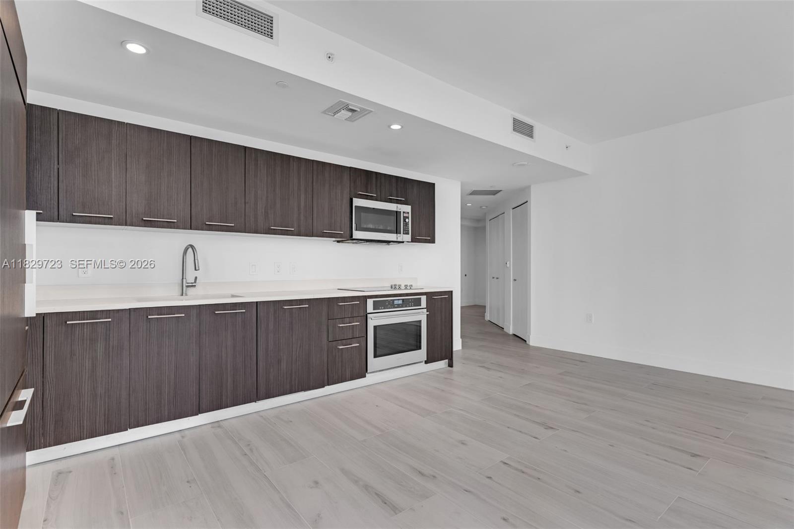 45 SW 9th St #1706, Miami FL 33130