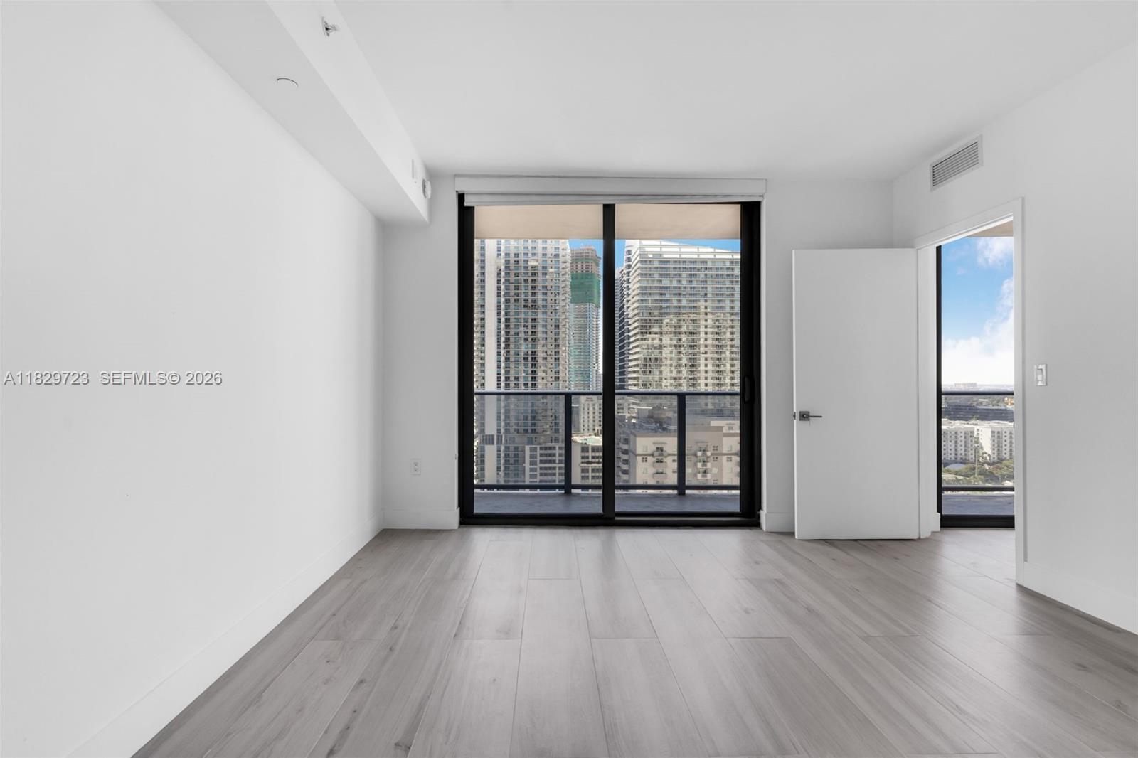 45 SW 9th St #1706, Miami FL 33130
