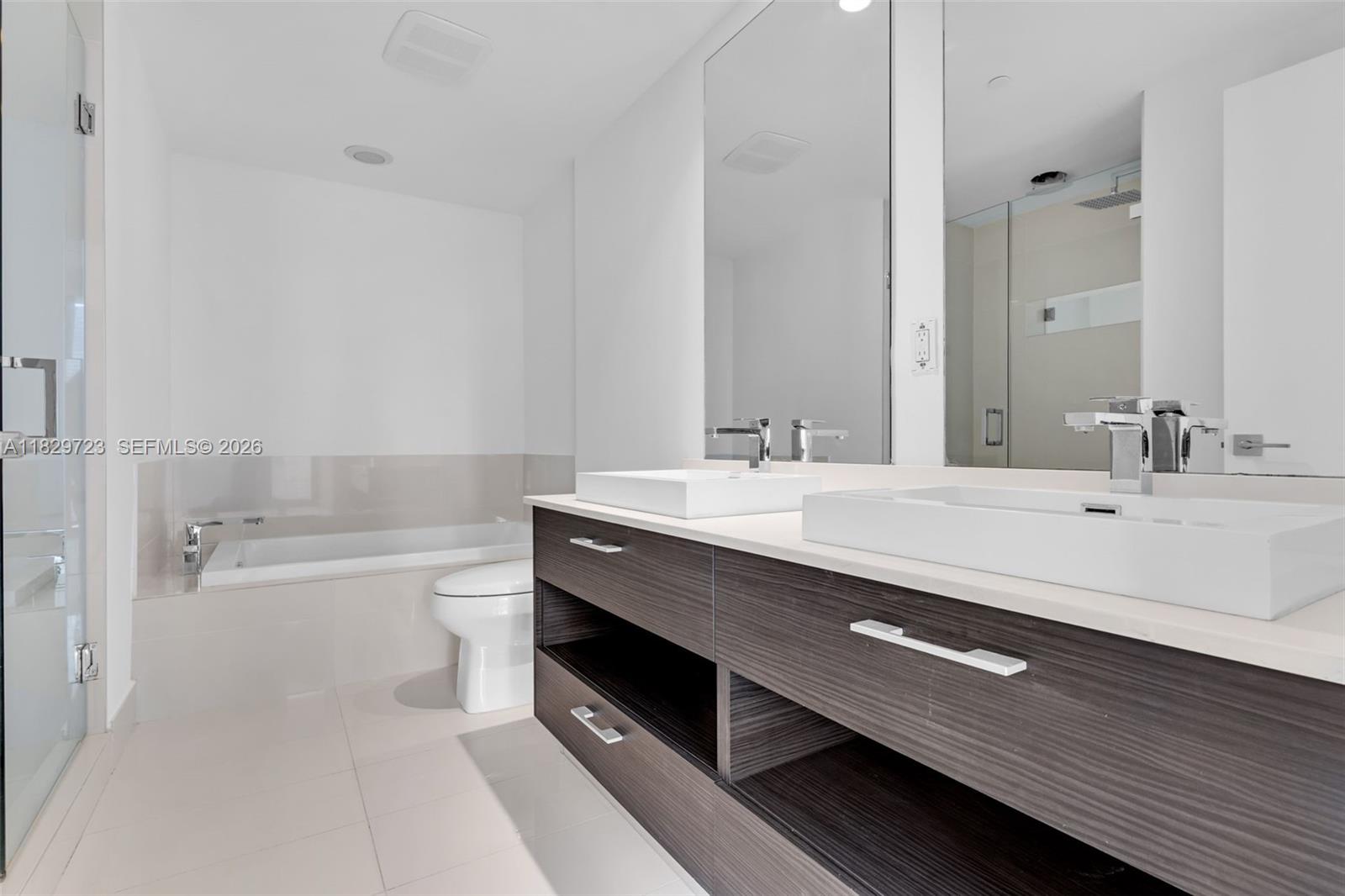 45 SW 9th St #1706, Miami FL 33130