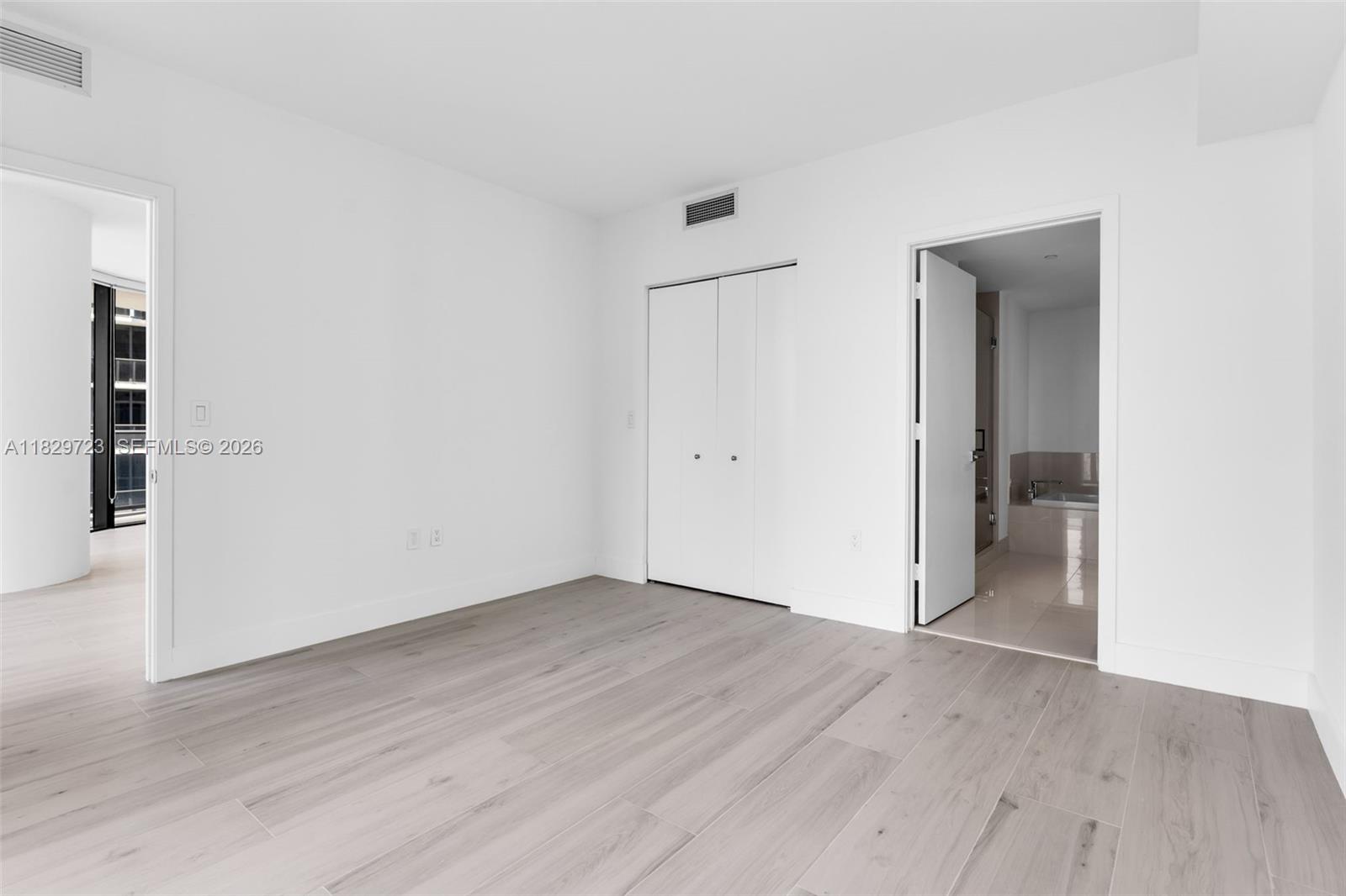 45 SW 9th St #1706, Miami FL 33130